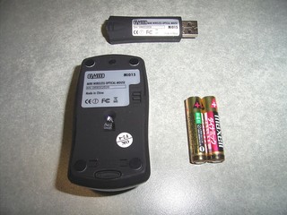 20100125_500円ワイヤレスマウス裏側.jpg